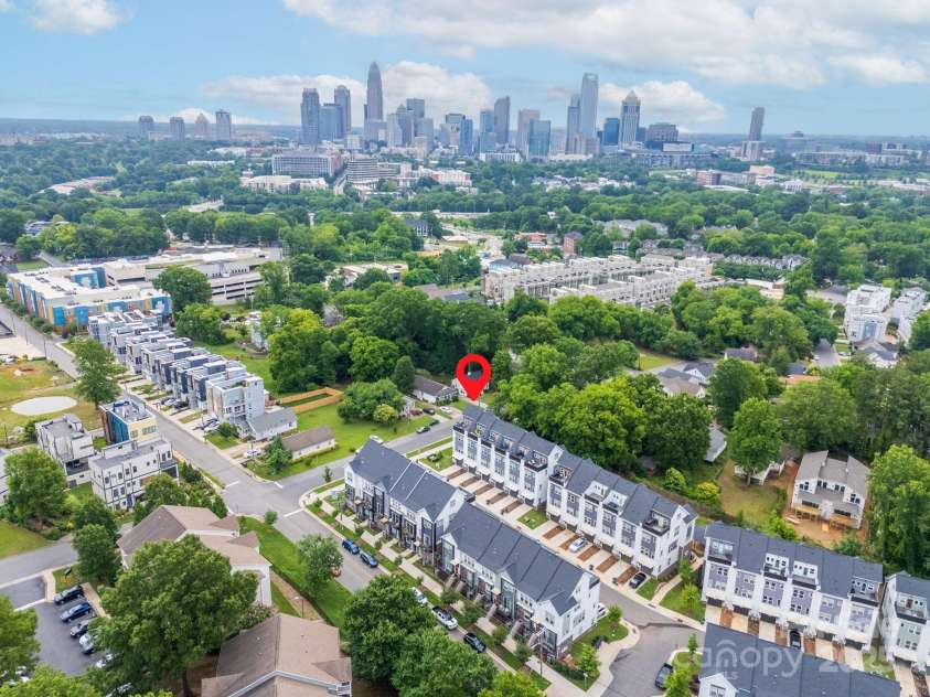 648 End Drive, Charlotte, NC 28208.  MLS# CAR4242821, YatesRealty ID 6756. 