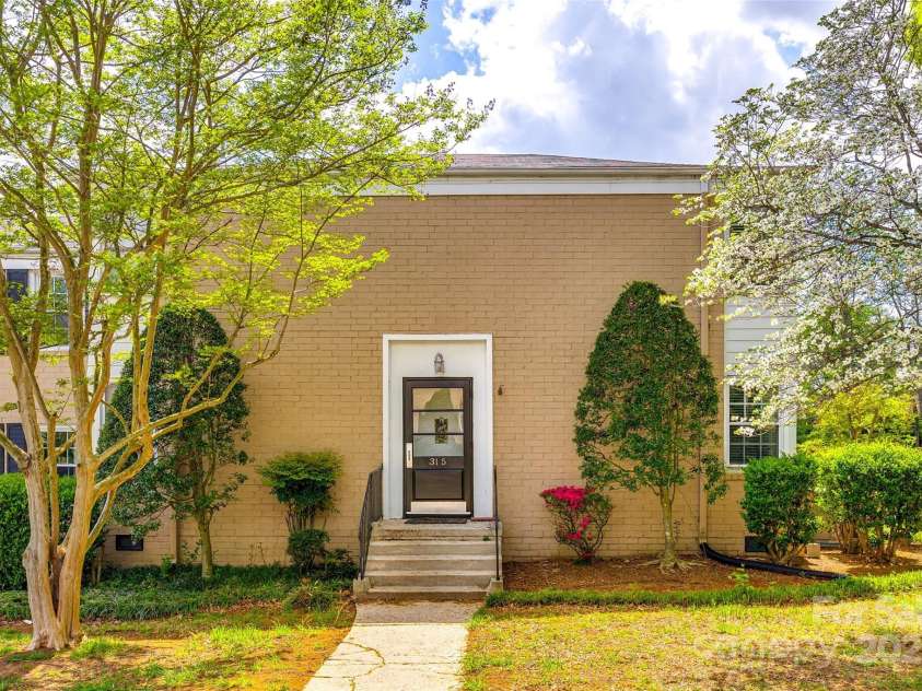 315 Wakefield Drive, Charlotte, NC 28209.  MLS# CAR4226849, YatesRealty ID 6757. 