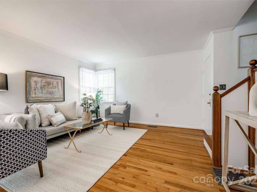 315 Wakefield Drive, Charlotte, NC 28209.  MLS# CAR4226849, YatesRealty ID 6757. 