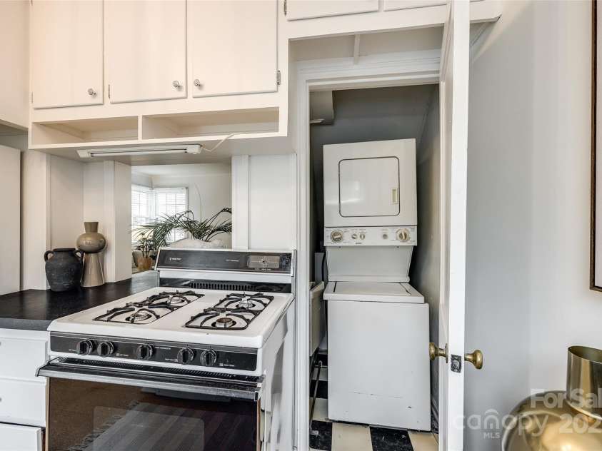 315 Wakefield Drive, Charlotte, NC 28209.  MLS# CAR4226849, YatesRealty ID 6757. 