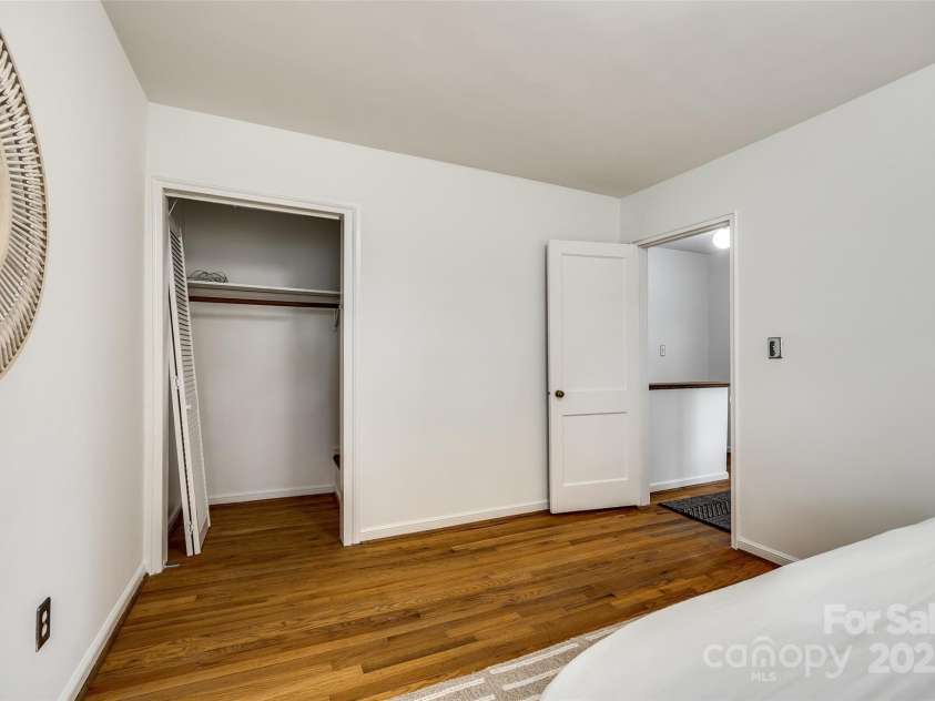315 Wakefield Drive, Charlotte, NC 28209.  MLS# CAR4226849, YatesRealty ID 6757. 