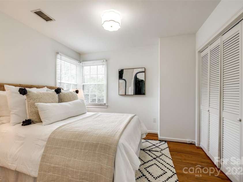 315 Wakefield Drive, Charlotte, NC 28209.  MLS# CAR4226849, YatesRealty ID 6757. 