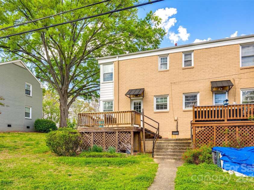 315 Wakefield Drive, Charlotte, NC 28209.  MLS# CAR4226849, YatesRealty ID 6757. 