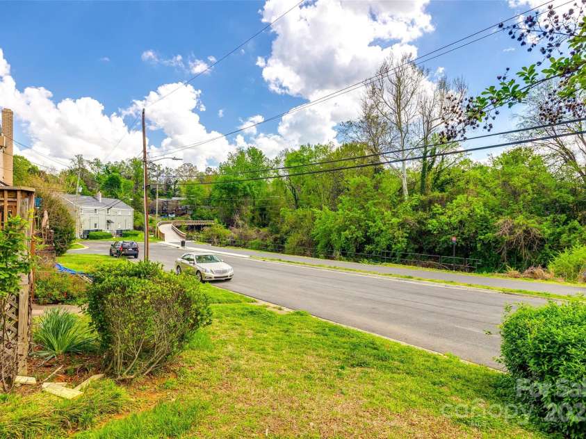 315 Wakefield Drive, Charlotte, NC 28209.  MLS# CAR4226849, YatesRealty ID 6757. 