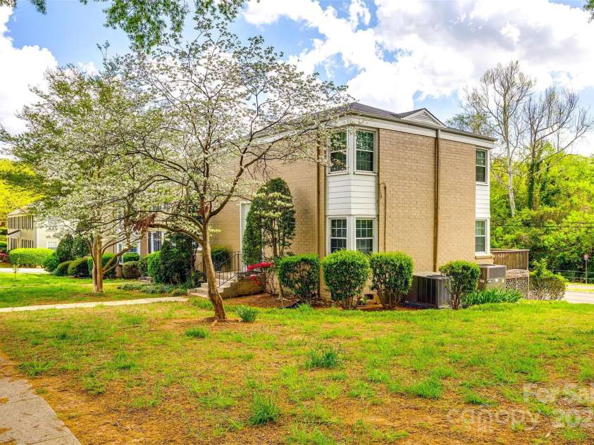 315 Wakefield Drive, Charlotte, NC 28209.  MLS# CAR4226849, YatesRealty ID 6757. 