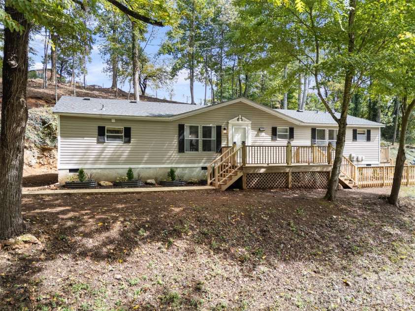 25 Overbrook Drive, Saluda, NC 28773.  MLS# CAR4306681, YatesRealty ID 6758. 