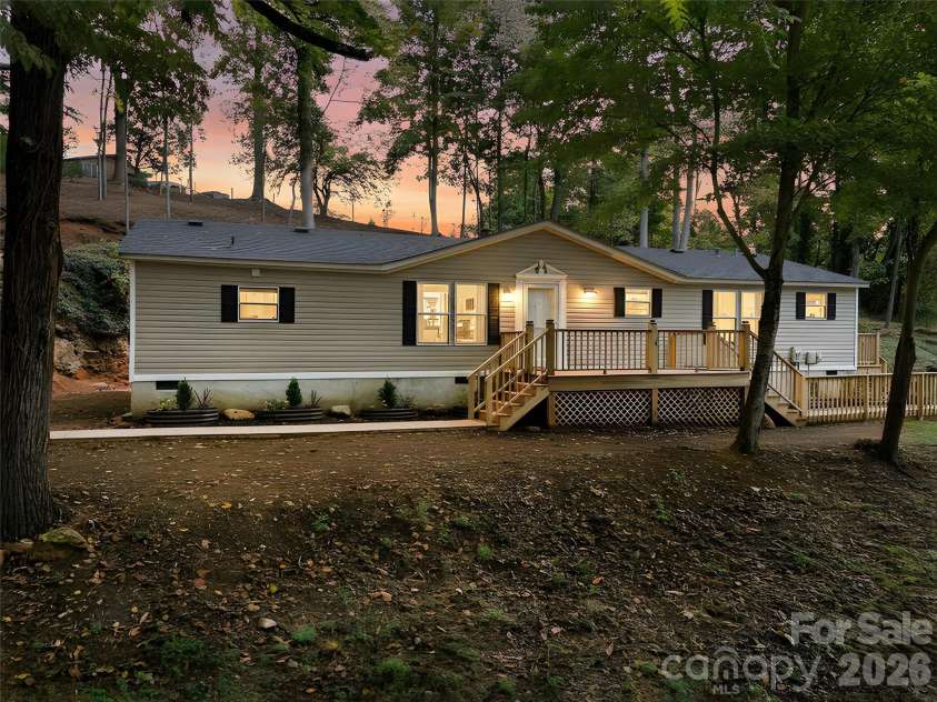 25 Overbrook Drive, Saluda, NC 28773.  MLS# CAR4306681, YatesRealty ID 6758. 