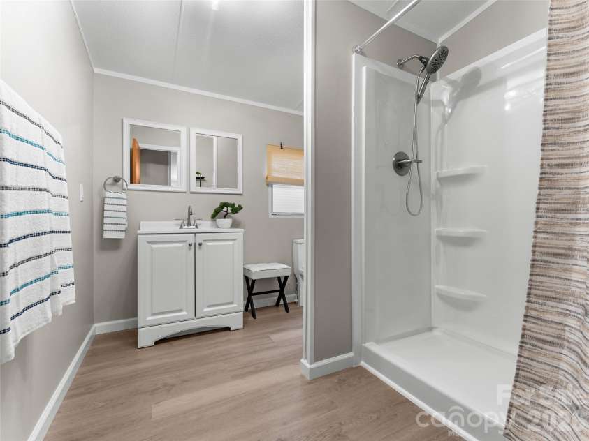 25 Overbrook Drive, Saluda, NC 28773.  MLS# CAR4306681, YatesRealty ID 6758. Second bathroom also has convenient step in shower and deluxe shower head. 
