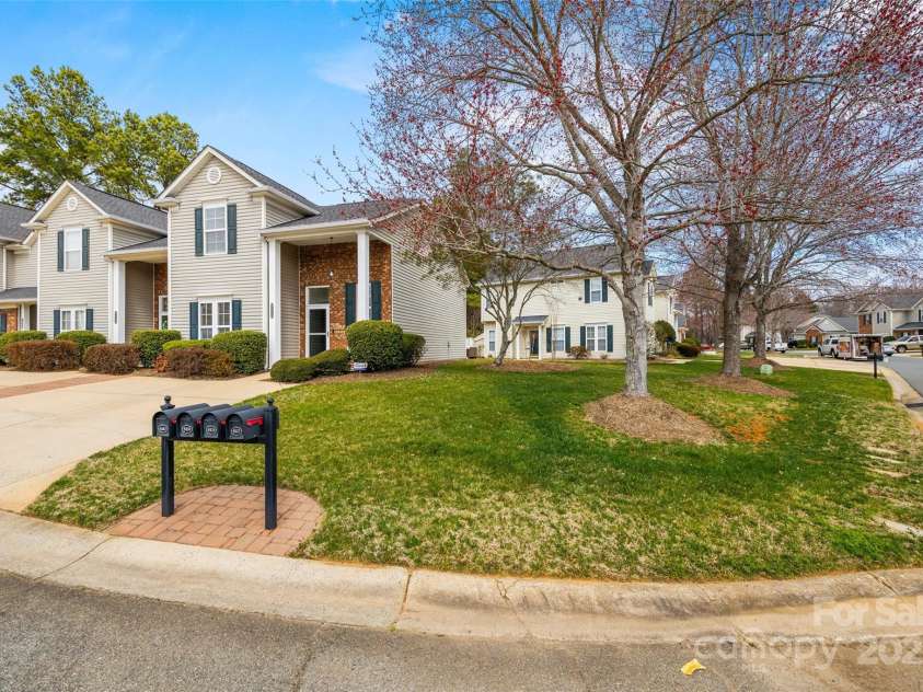8830 Cinnabay Drive, Charlotte, NC 28216.  MLS# CAR4227249, YatesRealty ID 6758. Amazing and huge side yard, and designated two car driveway!