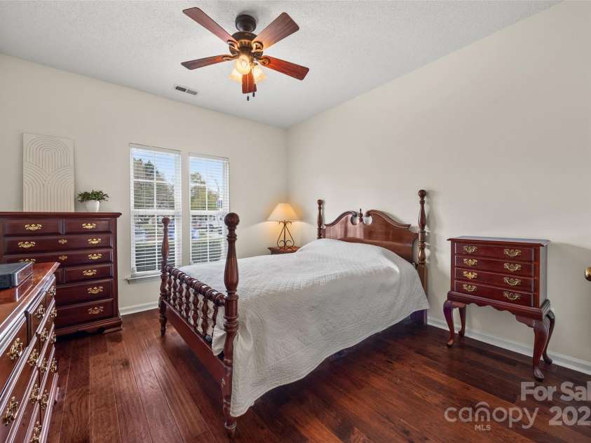 8830 Cinnabay Drive, Charlotte, NC 28216.  MLS# CAR4227249, YatesRealty ID 6758. Main level primary with walk-in closet