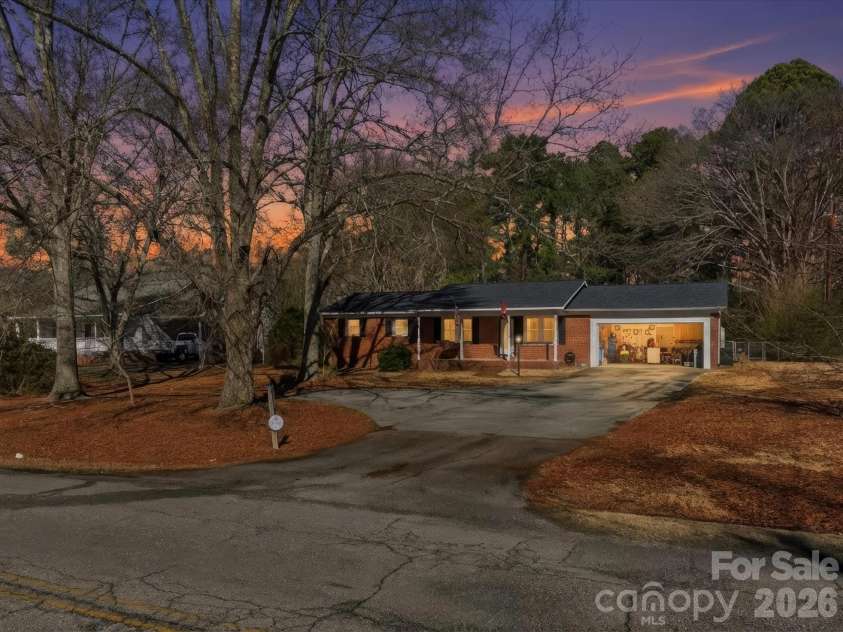 2694 Pineview Drive, Lancaster, SC 29720.  MLS# CAR4352153, YatesRealty ID 6760. 