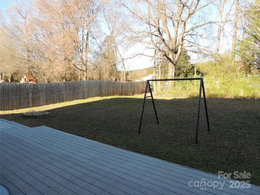 7814 Rolling Meadows Lane, Huntersville, NC 28078.  MLS# CAR4238329, YatesRealty ID 6761. 