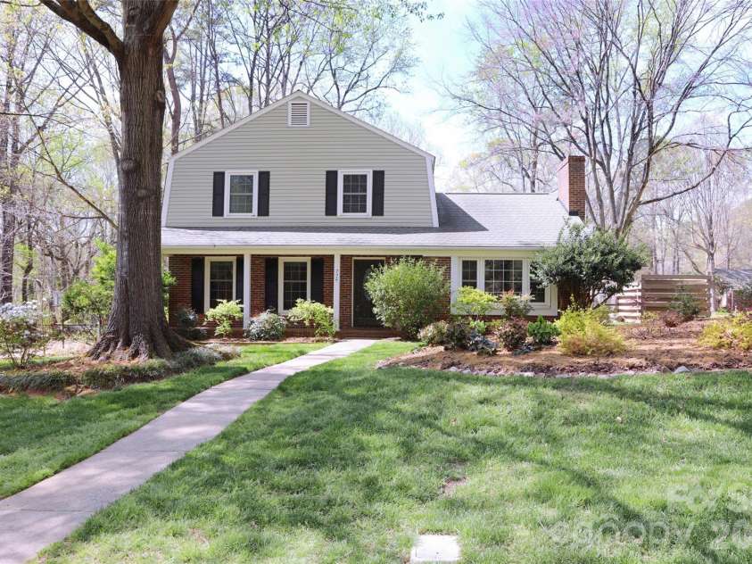 725 Bethune Place, Matthews, NC 28105.  MLS# CAR4361876, YatesRealty ID 6763. 