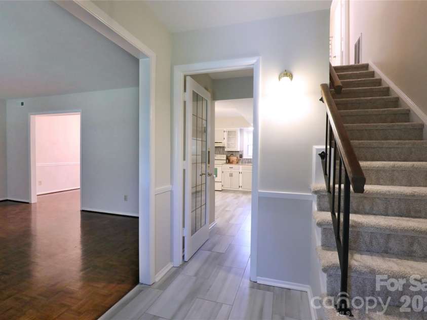 725 Bethune Place, Matthews, NC 28105.  MLS# CAR4361876, YatesRealty ID 6763. 