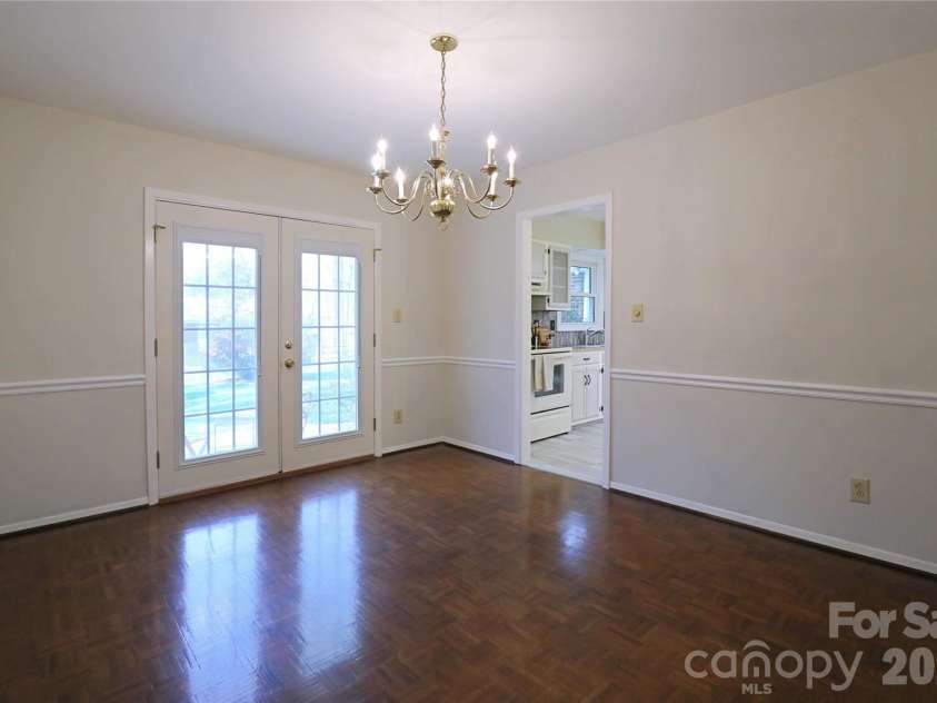 725 Bethune Place, Matthews, NC 28105.  MLS# CAR4361876, YatesRealty ID 6763. 