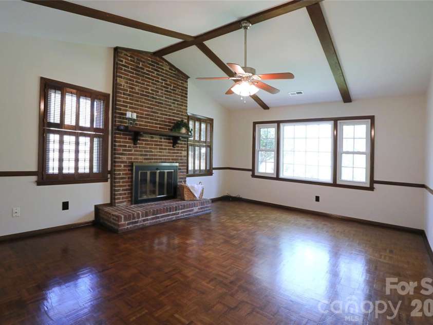 725 Bethune Place, Matthews, NC 28105.  MLS# CAR4361876, YatesRealty ID 6763. 