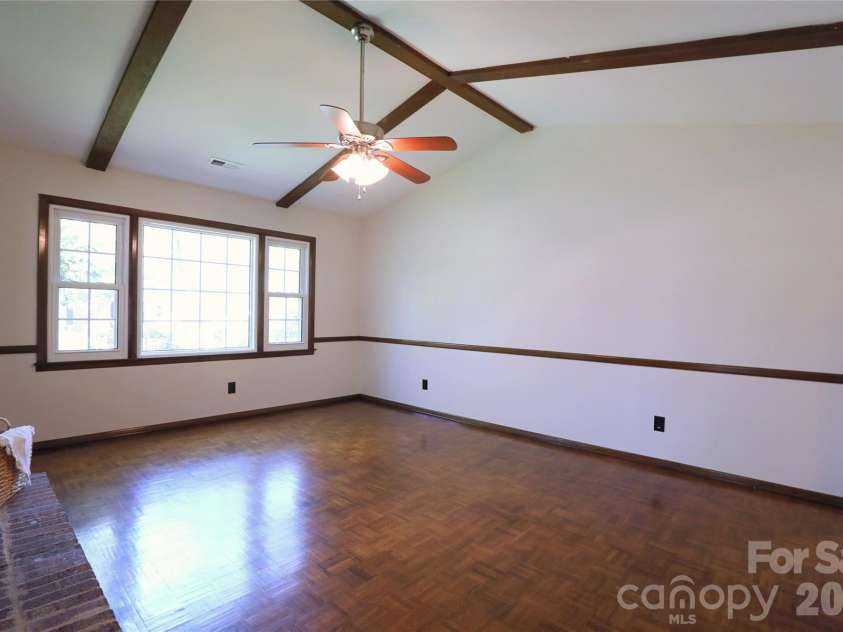 725 Bethune Place, Matthews, NC 28105.  MLS# CAR4361876, YatesRealty ID 6763. 