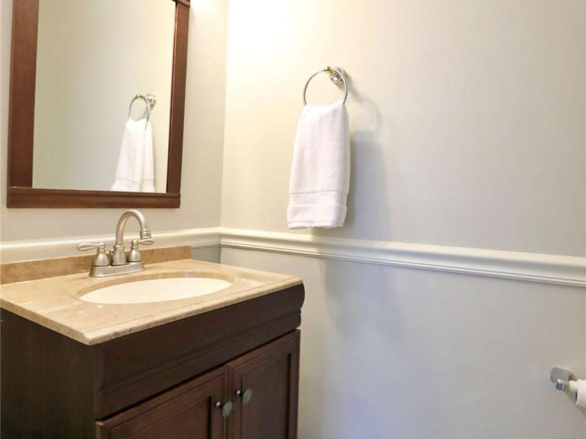 725 Bethune Place, Matthews, NC 28105.  MLS# CAR4361876, YatesRealty ID 6763. 