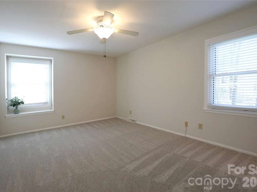 725 Bethune Place, Matthews, NC 28105.  MLS# CAR4361876, YatesRealty ID 6763. 