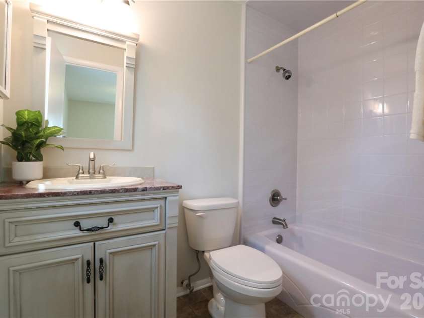 725 Bethune Place, Matthews, NC 28105.  MLS# CAR4361876, YatesRealty ID 6763. 