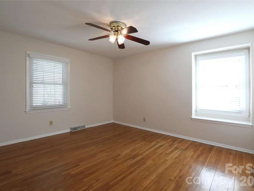 725 Bethune Place, Matthews, NC 28105.  MLS# CAR4361876, YatesRealty ID 6763. 