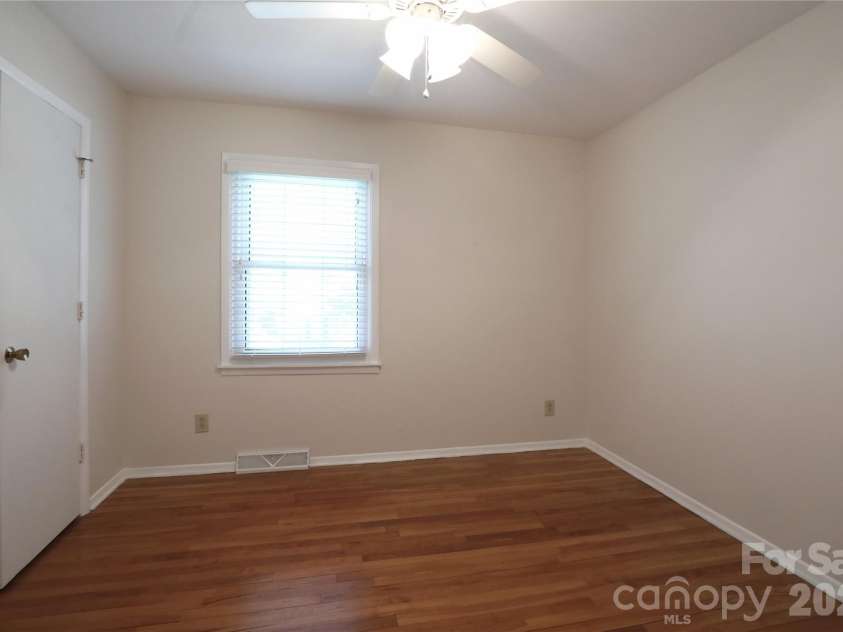 725 Bethune Place, Matthews, NC 28105.  MLS# CAR4361876, YatesRealty ID 6763. 