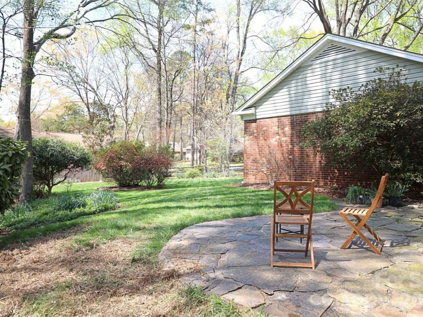 725 Bethune Place, Matthews, NC 28105.  MLS# CAR4361876, YatesRealty ID 6763. 