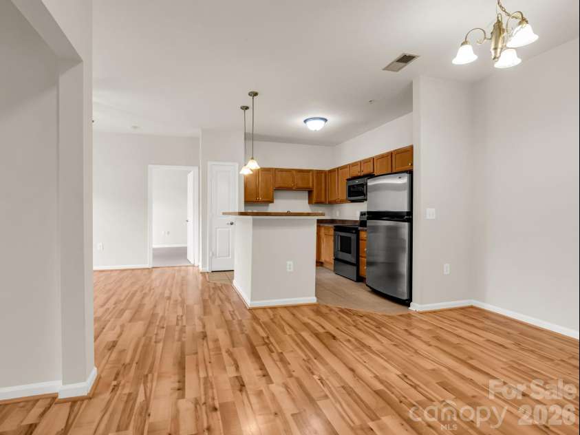 181 Brickton Village Circle, Fletcher, NC 28732.  MLS# CAR4351258, YatesRealty ID 6764. Well maintained kitchen with all appliances