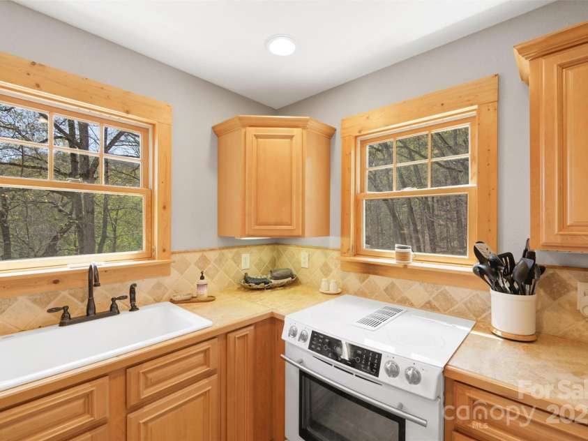 60 Hidden View Lane, Almond, NC 28702.  MLS# CAR4248254, YatesRealty ID 6764. 