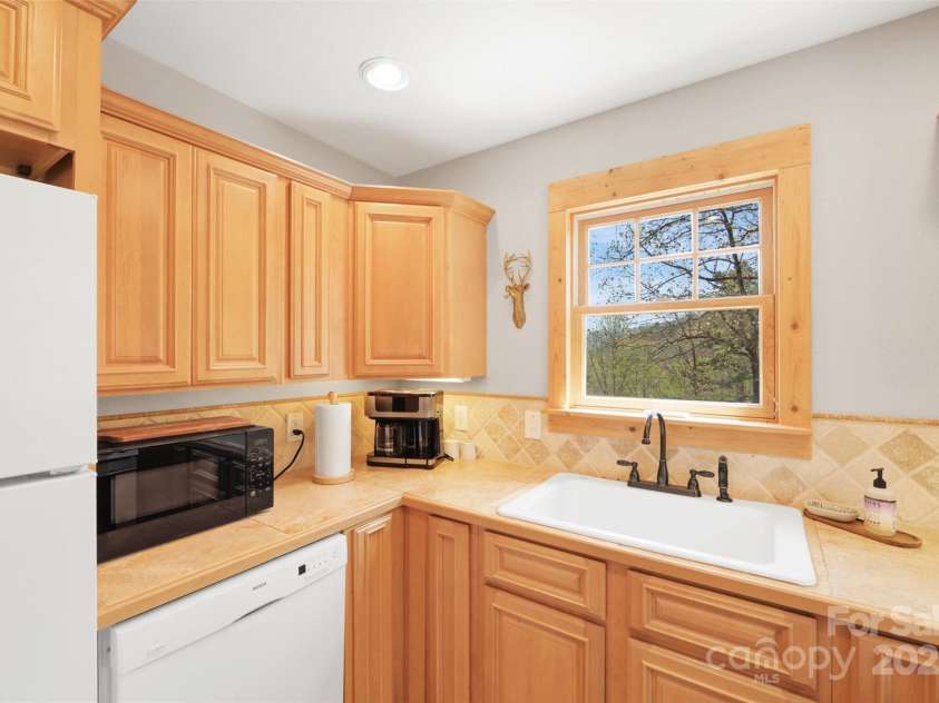 60 Hidden View Lane, Almond, NC 28702.  MLS# CAR4248254, YatesRealty ID 6764. 