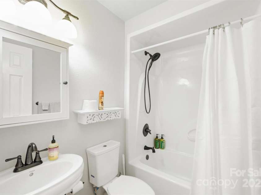 60 Hidden View Lane, Almond, NC 28702.  MLS# CAR4248254, YatesRealty ID 6764. 