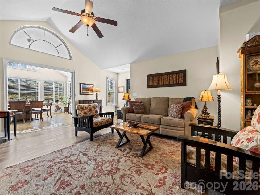 81 Outlook Circle, Swannanoa, NC 28778.  MLS# CAR4362543, YatesRealty ID 6766. 