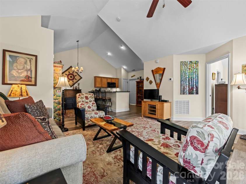 81 Outlook Circle, Swannanoa, NC 28778.  MLS# CAR4362543, YatesRealty ID 6766. 