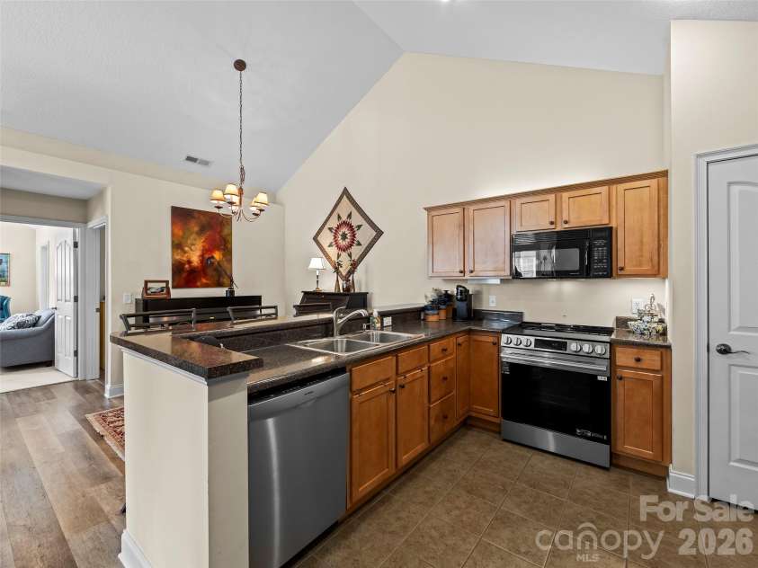 81 Outlook Circle, Swannanoa, NC 28778.  MLS# CAR4362543, YatesRealty ID 6766. 