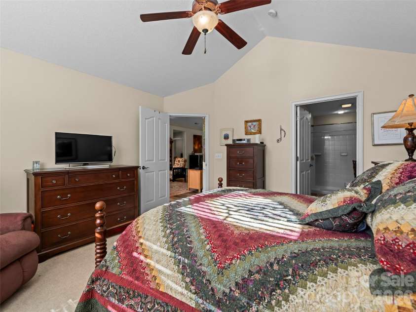 81 Outlook Circle, Swannanoa, NC 28778.  MLS# CAR4362543, YatesRealty ID 6766. 