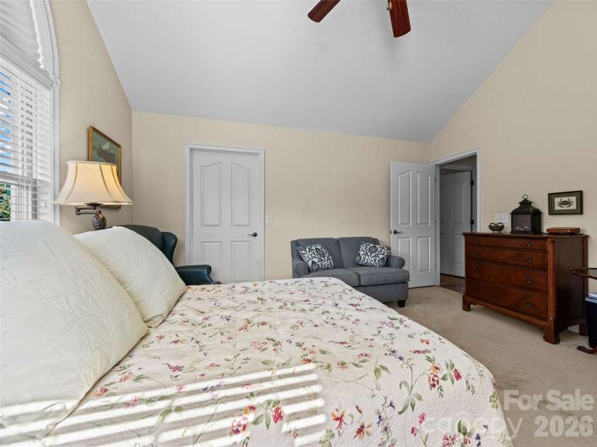81 Outlook Circle, Swannanoa, NC 28778.  MLS# CAR4362543, YatesRealty ID 6766. 
