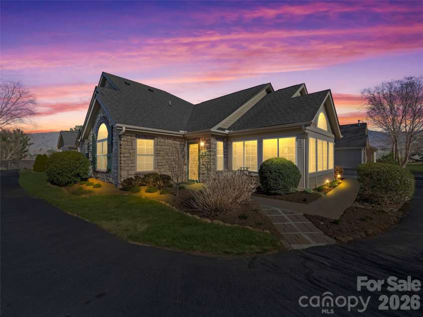 81 Outlook Circle, Swannanoa, NC 28778.  MLS# CAR4362543, YatesRealty ID 6766. 