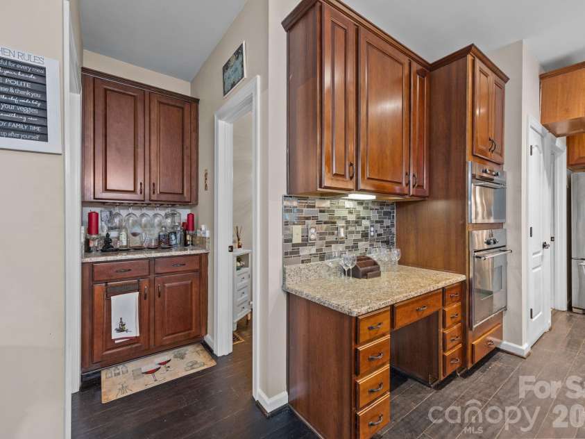 6215 Glencairn Court, Charlotte, NC 28269.  MLS# CAR4359110, YatesRealty ID 6767. 