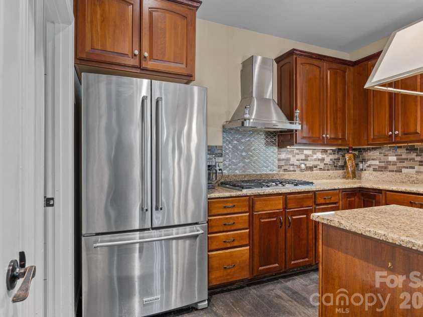 6215 Glencairn Court, Charlotte, NC 28269.  MLS# CAR4359110, YatesRealty ID 6767. 