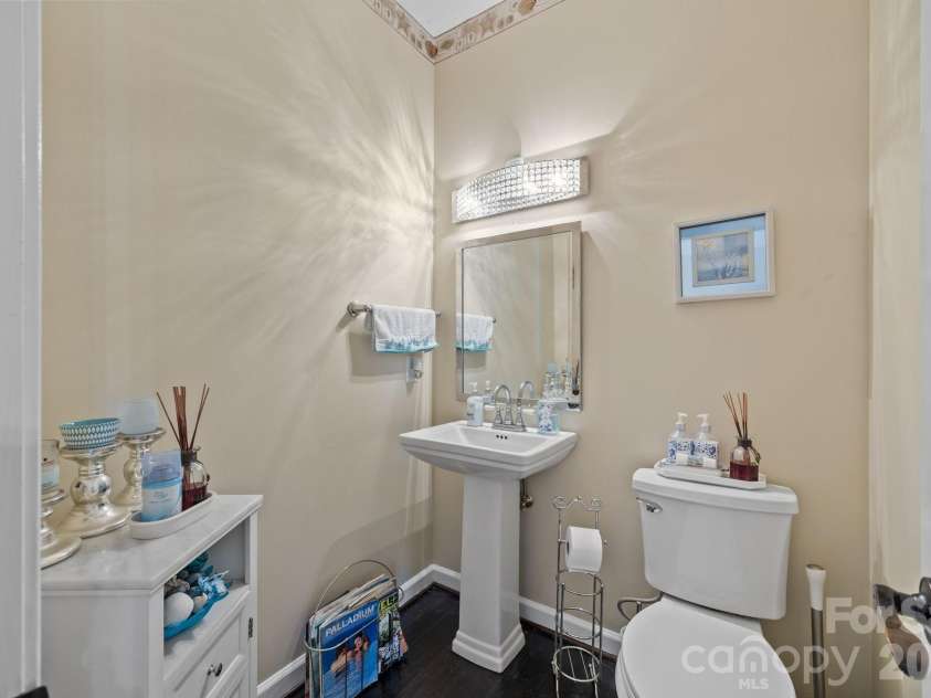 6215 Glencairn Court, Charlotte, NC 28269.  MLS# CAR4359110, YatesRealty ID 6767. 