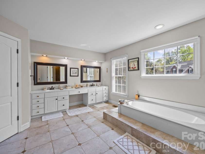 6215 Glencairn Court, Charlotte, NC 28269.  MLS# CAR4359110, YatesRealty ID 6767. 
