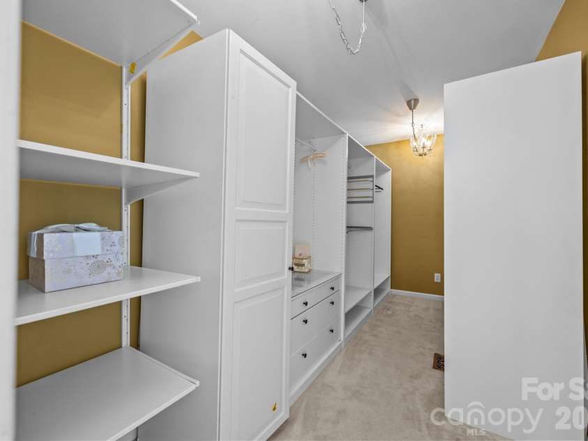 6215 Glencairn Court, Charlotte, NC 28269.  MLS# CAR4359110, YatesRealty ID 6767. 