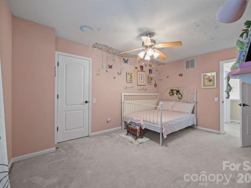 6215 Glencairn Court, Charlotte, NC 28269.  MLS# CAR4359110, YatesRealty ID 6767. 
