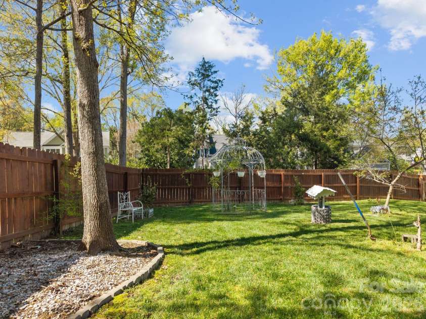 6215 Glencairn Court, Charlotte, NC 28269.  MLS# CAR4359110, YatesRealty ID 6767. 