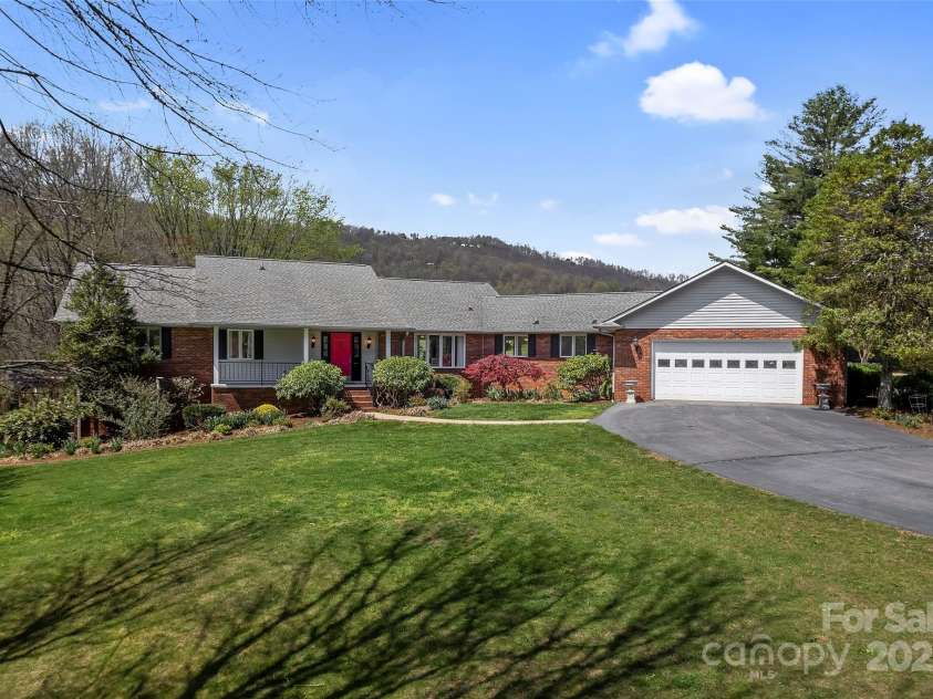 4 Willow View Drive, Mills River, NC 28759.  MLS# CAR4244291, YatesRealty ID 6769. 