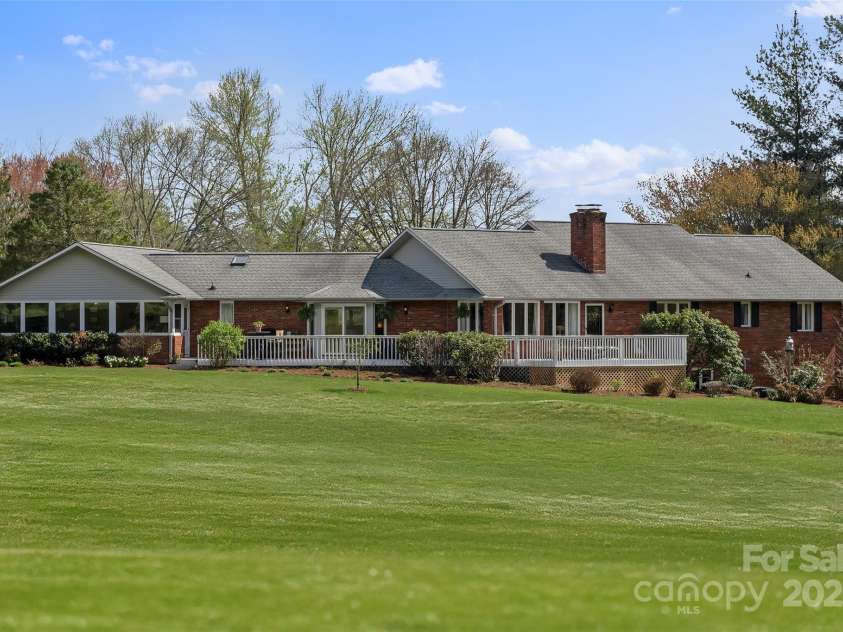 4 Willow View Drive, Mills River, NC 28759.  MLS# CAR4244291, YatesRealty ID 6769. 