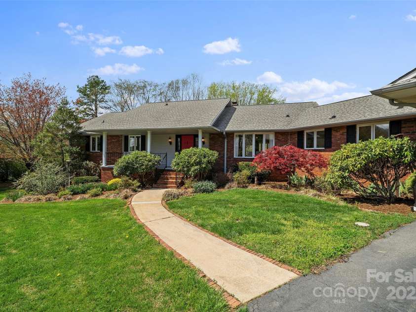 4 Willow View Drive, Mills River, NC 28759.  MLS# CAR4244291, YatesRealty ID 6769. 