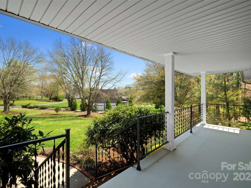 4 Willow View Drive, Mills River, NC 28759.  MLS# CAR4244291, YatesRealty ID 6769. 