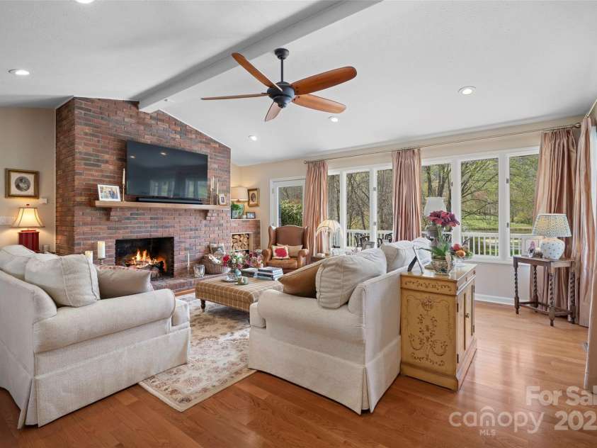 4 Willow View Drive, Mills River, NC 28759.  MLS# CAR4244291, YatesRealty ID 6769. 