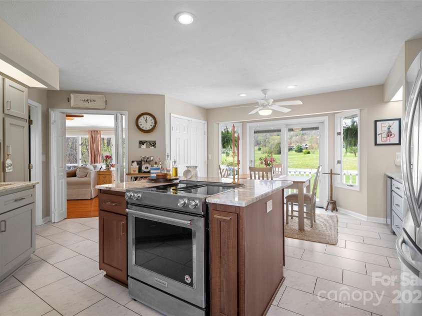 4 Willow View Drive, Mills River, NC 28759.  MLS# CAR4244291, YatesRealty ID 6769. 